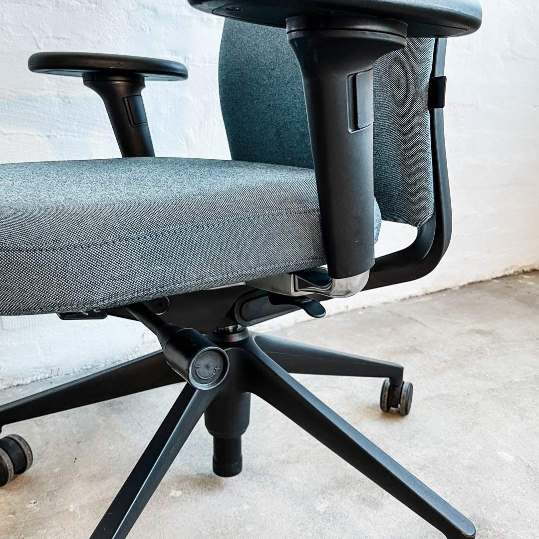 Vitra - ID Soft - Bürodrehstuhl - eisblau/schwarz - Antonio Citterio - gebrauchte TOP Qualität - Image 8